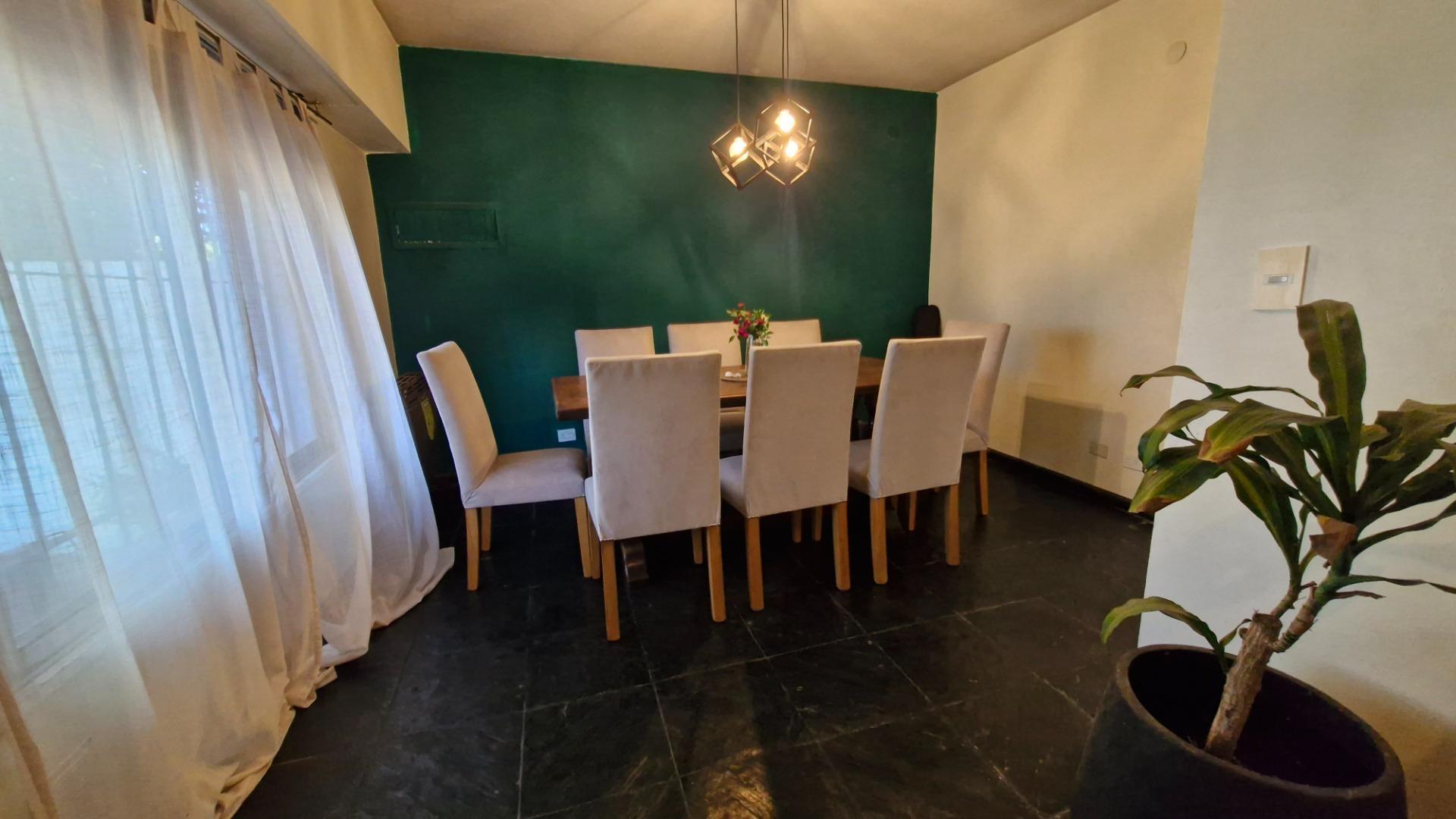 Casa 5 ambientes con 2 baños