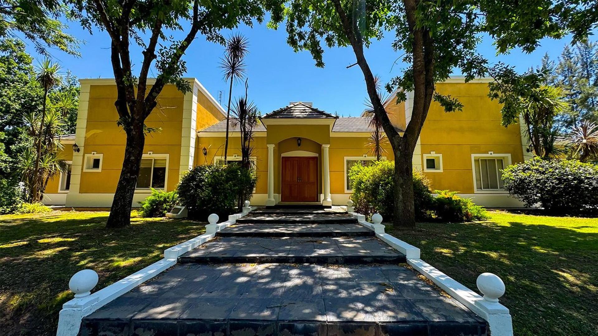 Acceso A Avenida Juan Pablo II 1600