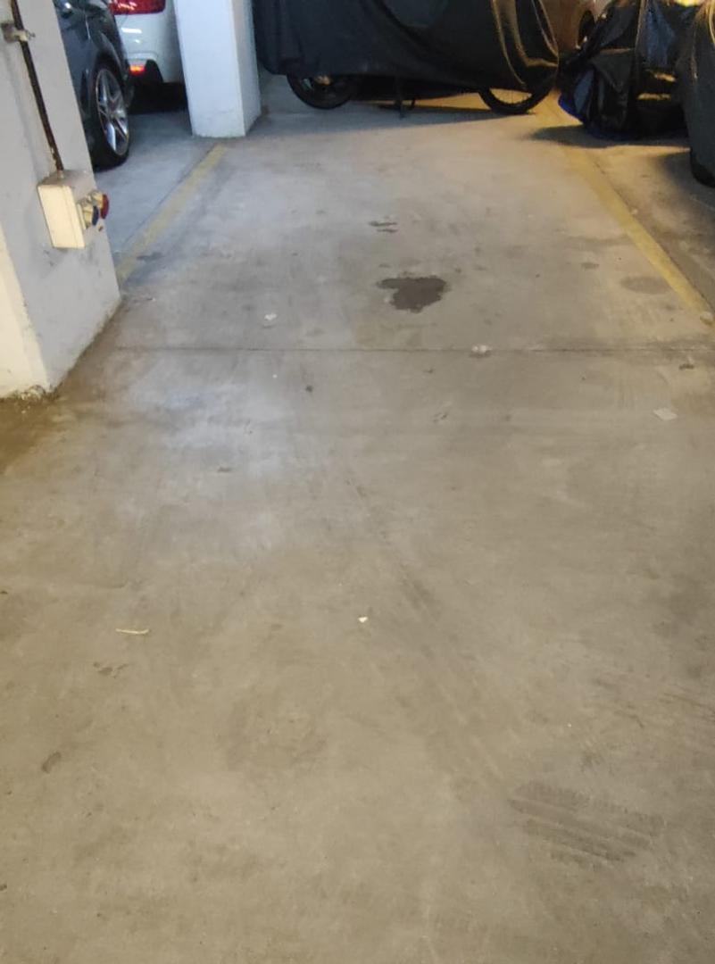 ALQUILER  COCHERA CUBIERTA EN ESTUDIOS DE BAHÍA GRANDE.-