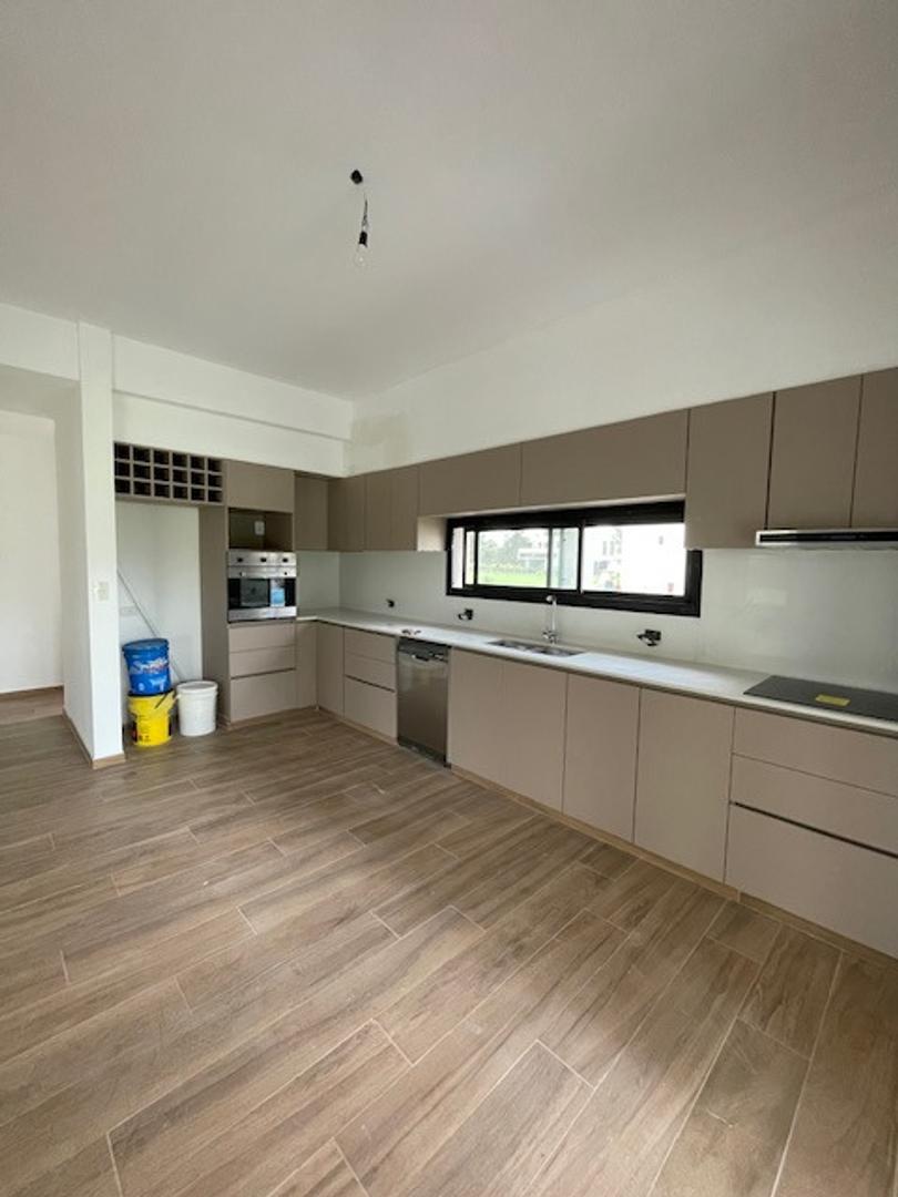 Excelente Casa a la venta en Barrio Chateau Pilar