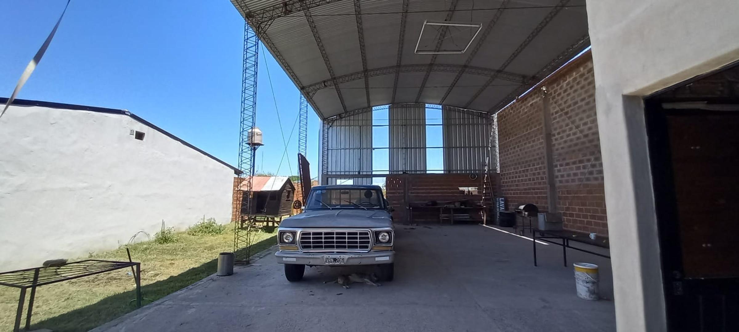 Galpón en Venta en French al 1500