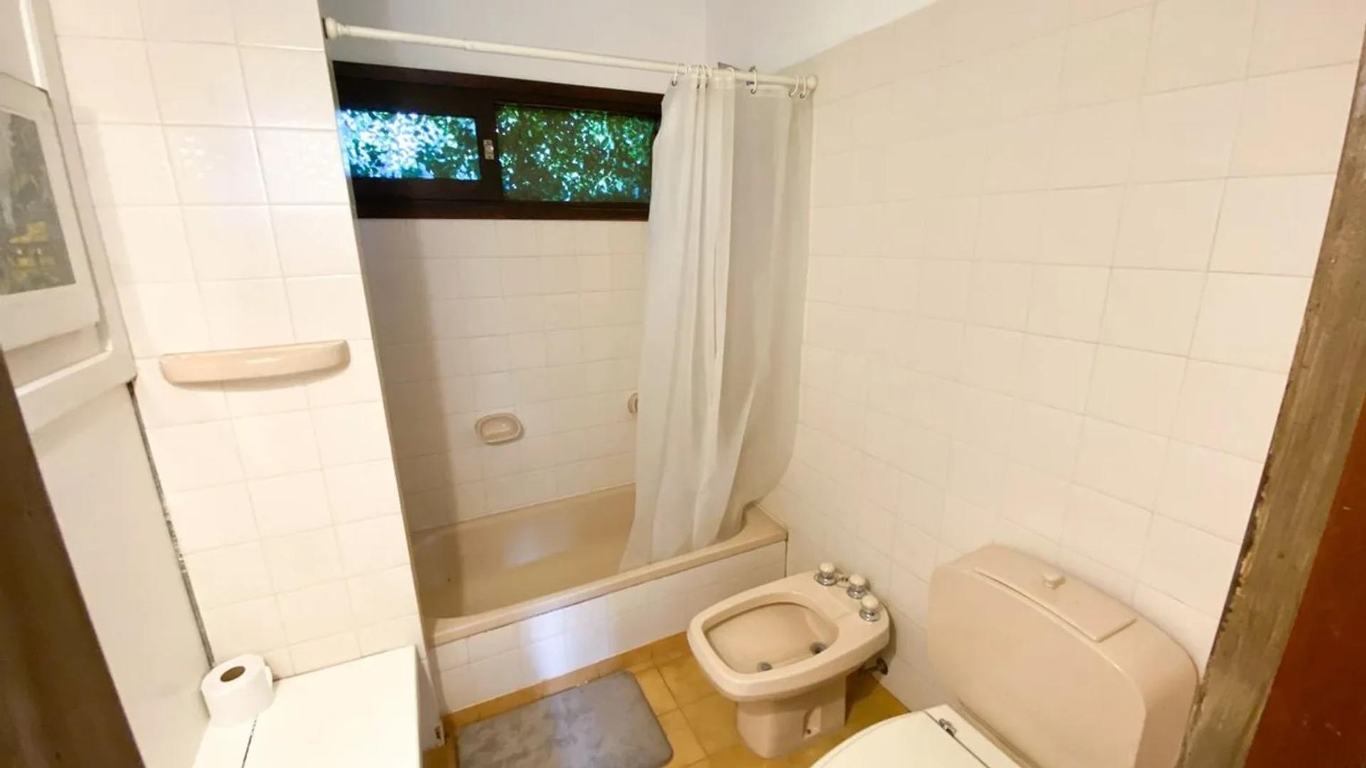 Venta casa 5 ambientes con piscina Balcarce