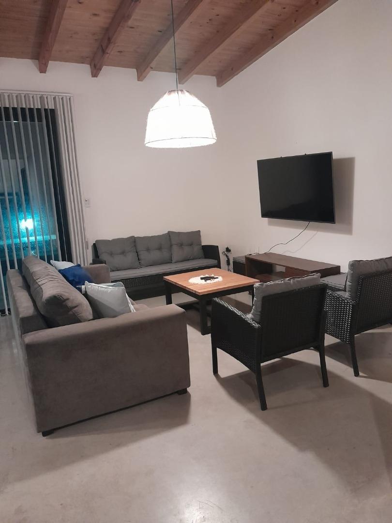 CASA EN VENTA 3 AMBIENTES CON PISCINA Y PARQUE B. SAN BENITO