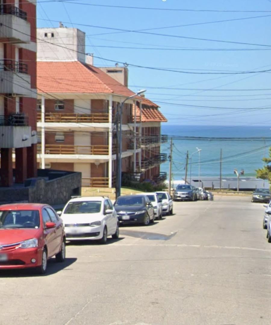 Depto 3amb lateral con cochera cubierta