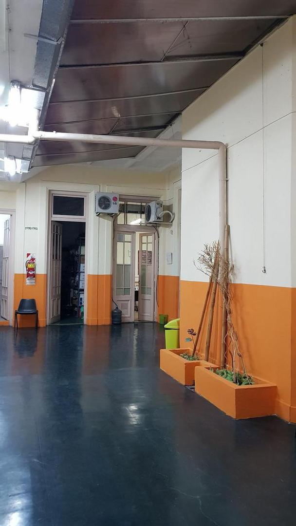 Oficina 10 ambientes con 3 baños