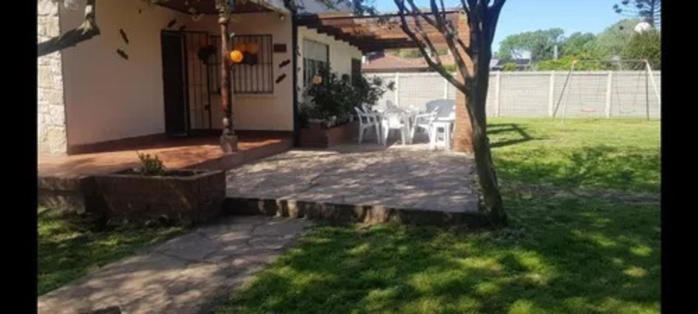 Casa 3 ambientes con 2 baños