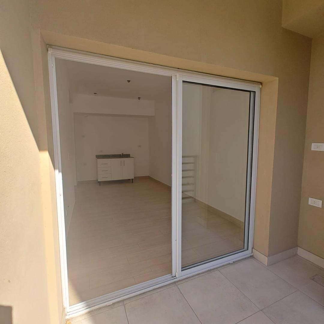 Departamento 2 ambientes, con cochera. Ubicado Moreno Centro