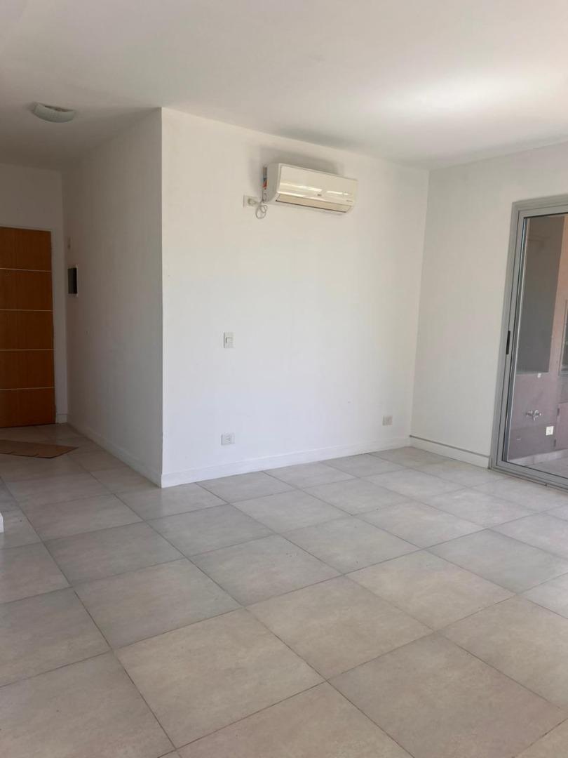 Departamento en Alquiler en Villa del Lago, $ 900.000