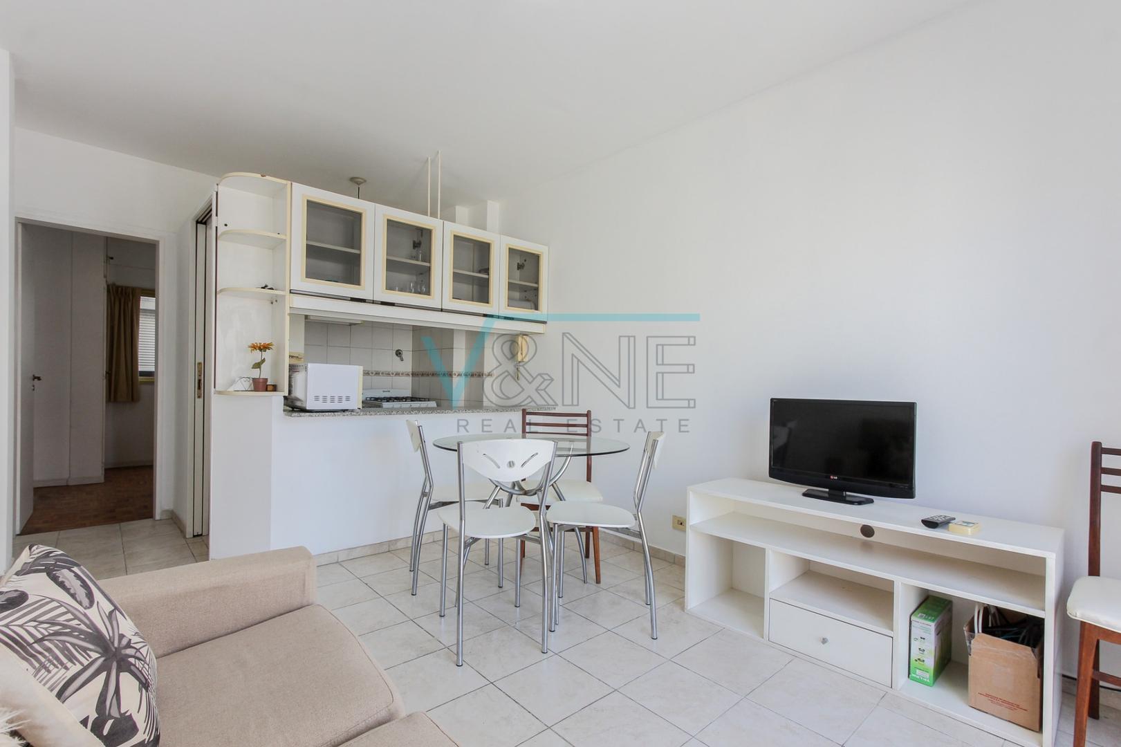 Mario Bravo 1078 , Piso 8