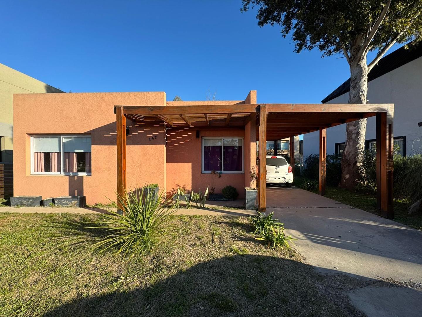 CASA 3 AMBIENTES - ALVAREZ DEL BOSQUE