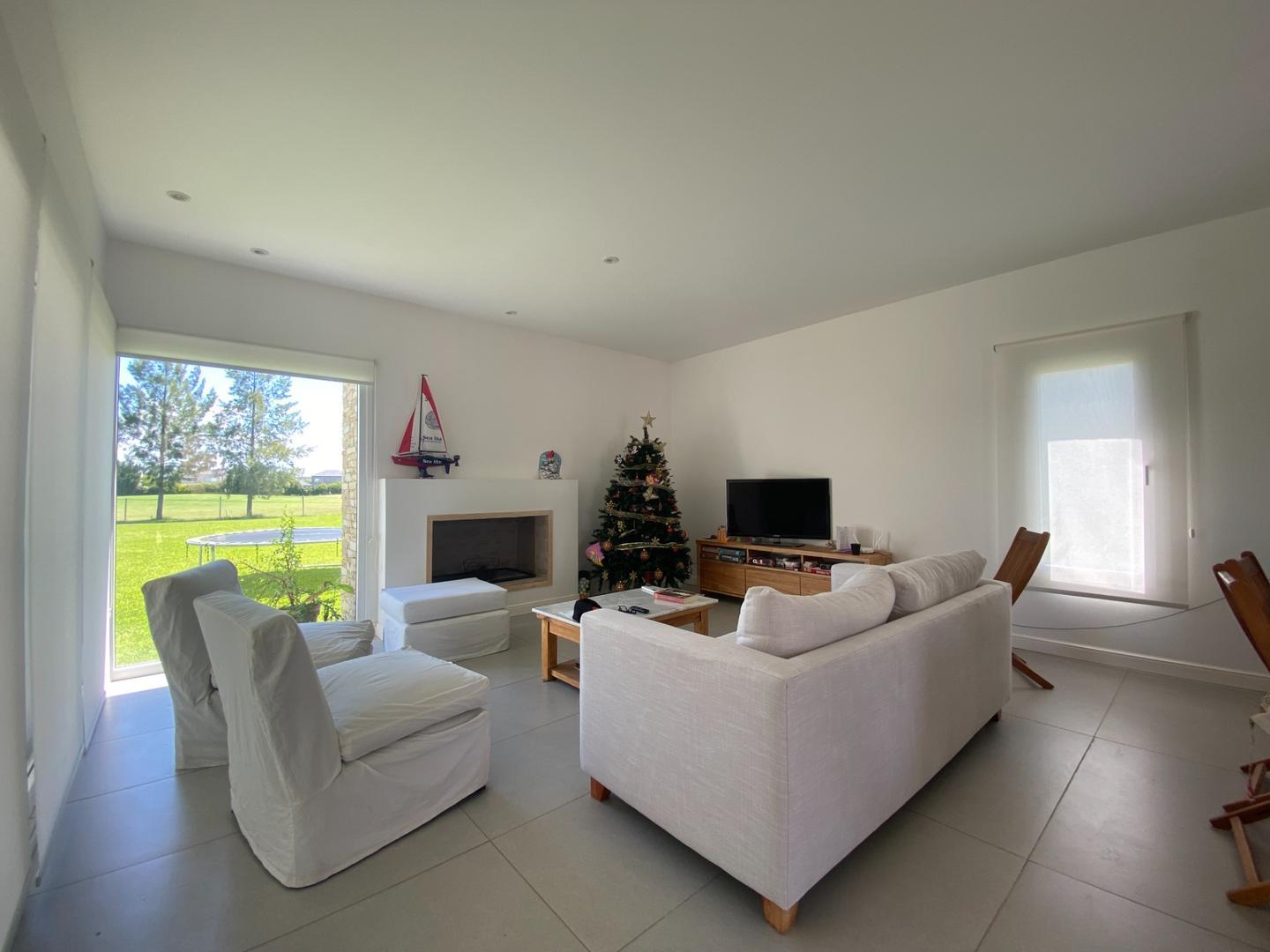 Casa 4 ambientes con 3 baños