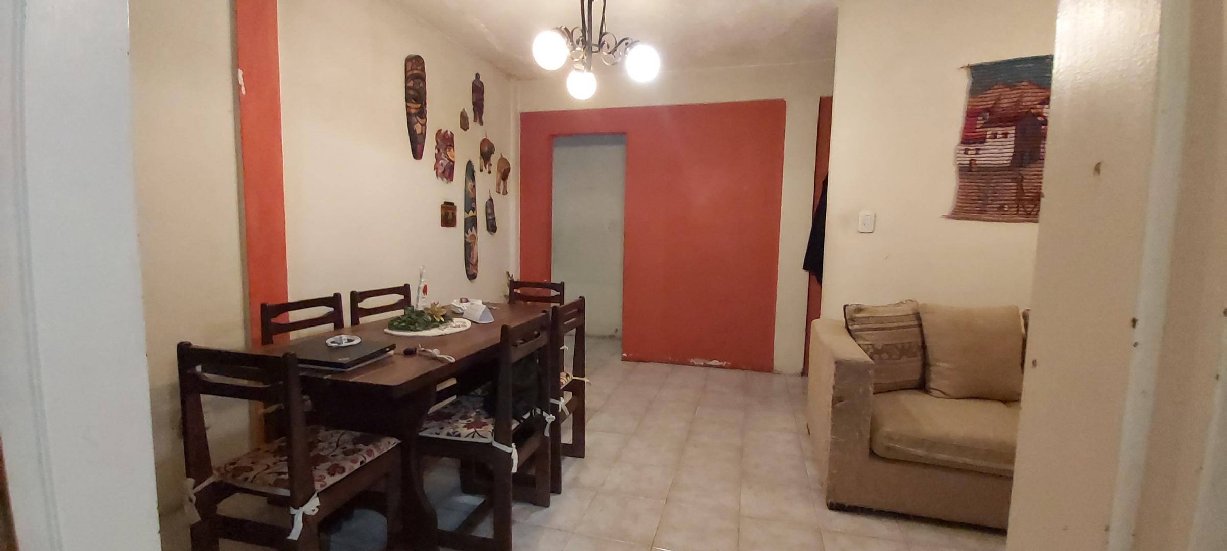 Casa Americana sobre lote propio