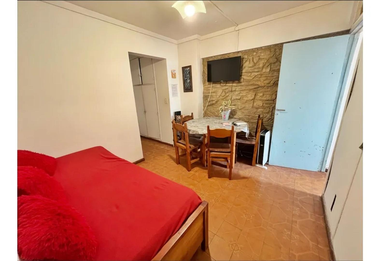 DEPARTEMENTO AMB Y MEDIO CON AMPLIO PATIO