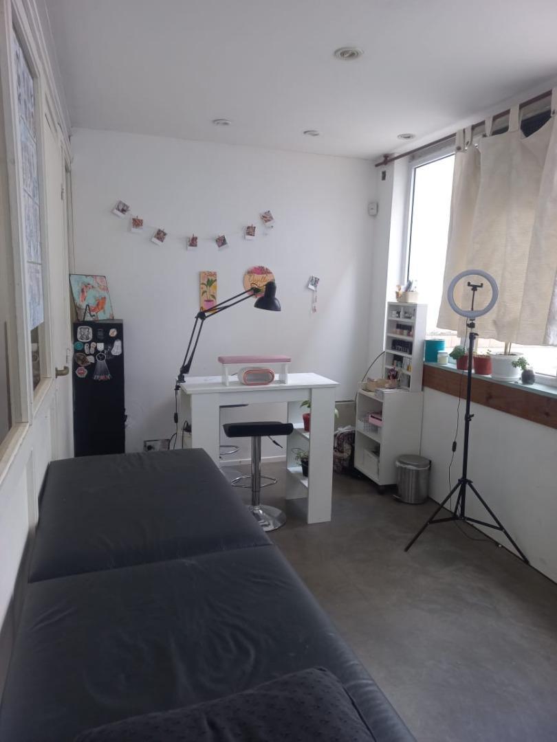 Venta de amplia oficina en calle 8 entre 53 y 54 RETASADA