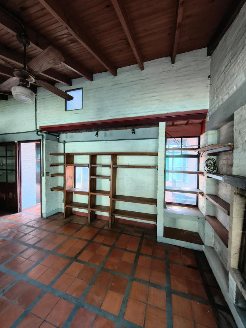 Casa en Alquiler con 2 cocheras