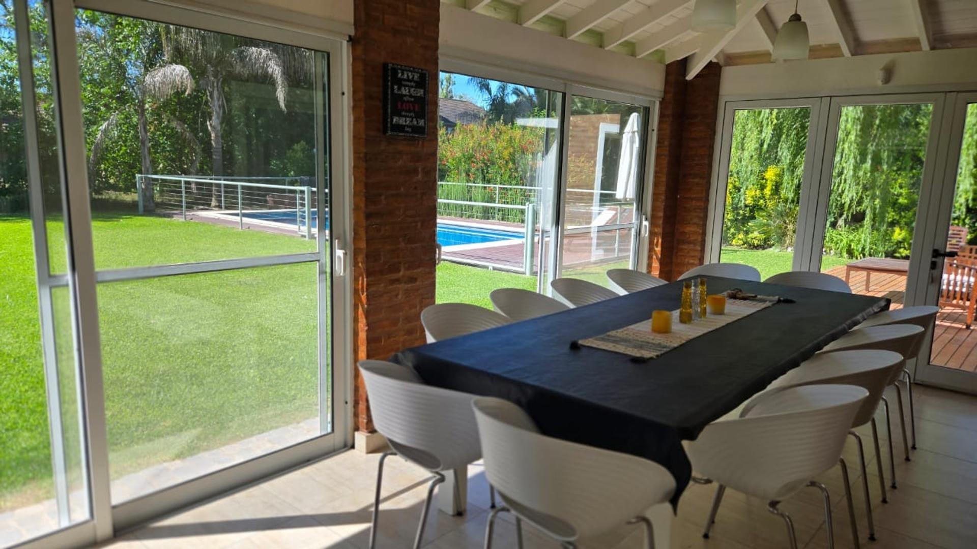 Casa en Alquiler Temporal con 4 cocheras