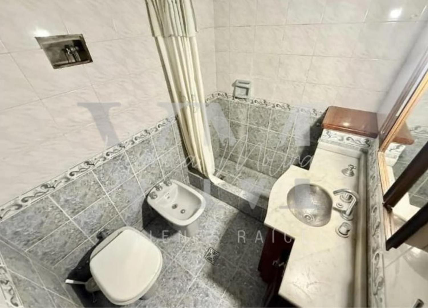 Depto Tipo Casa en Venta en Castelar, USD 135.000