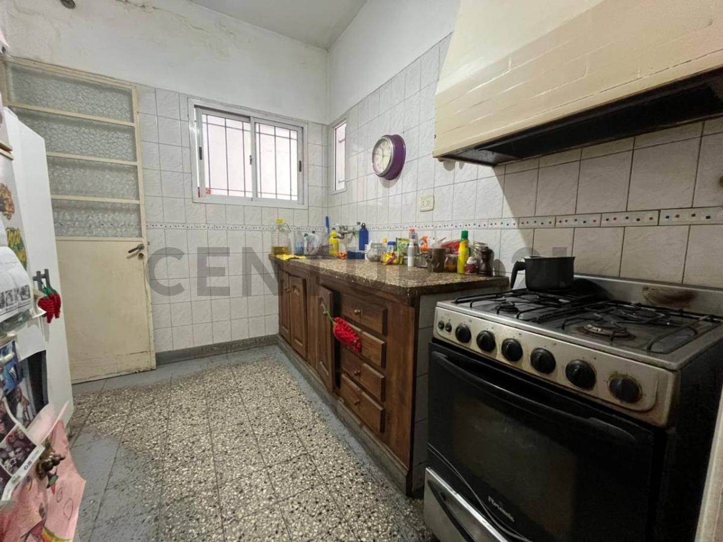 VENTA CASA 3 AMBIENTES, PLANTA BAJA, APTA CRÉDITO, CASTELAR