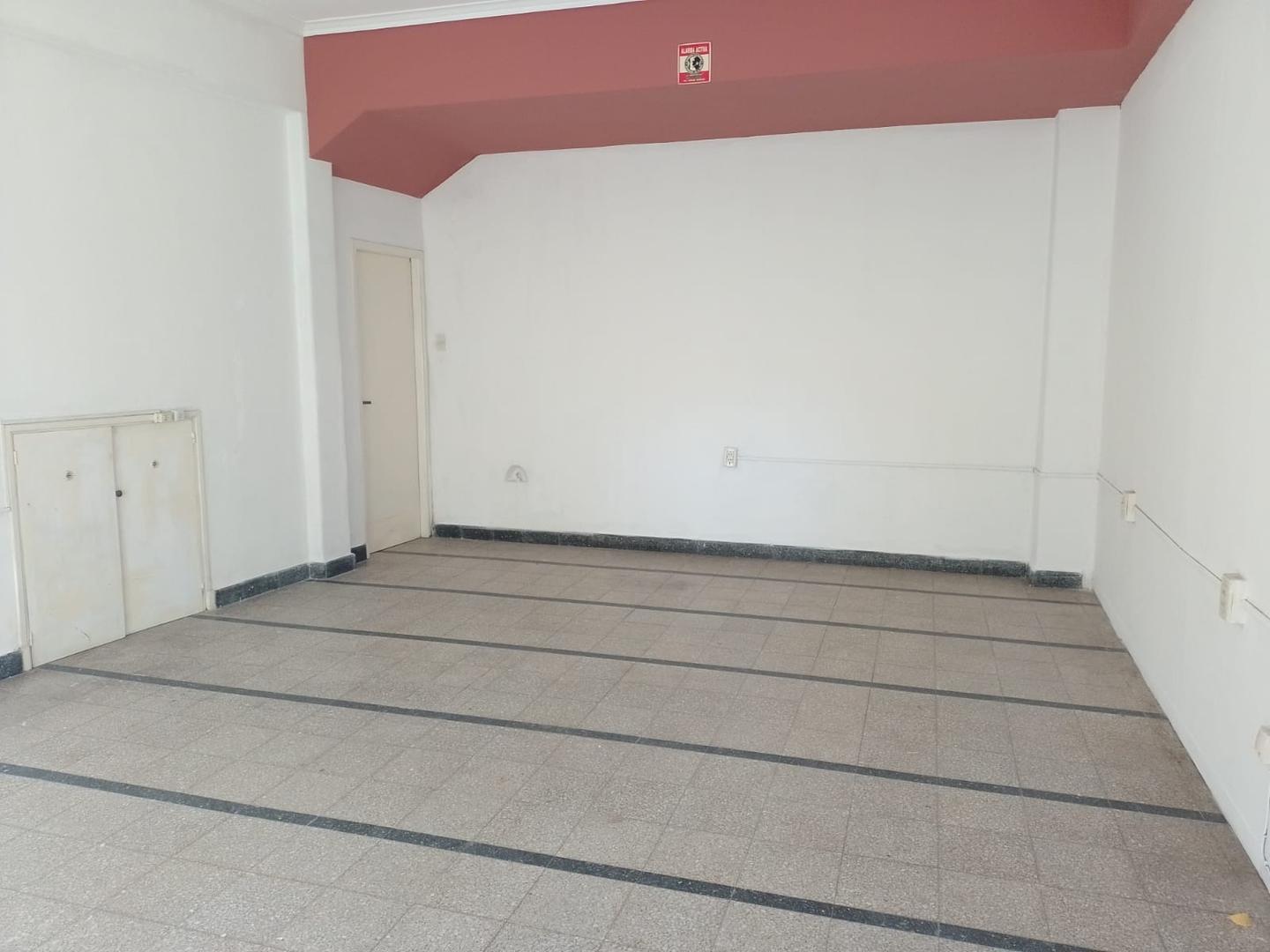 Local en Alquiler en Centro Sur, $ 450.000