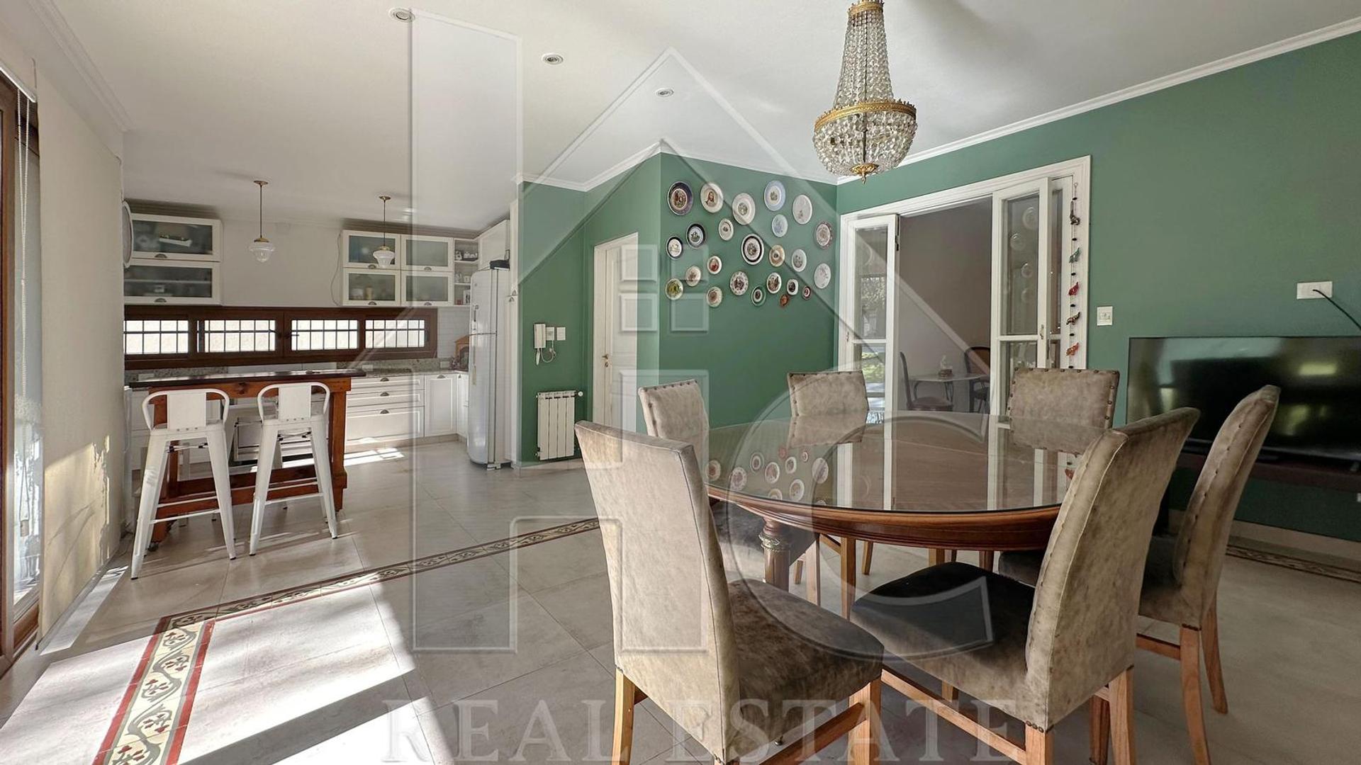 VENTA -Chalet- 7 ambientes- de Categoria