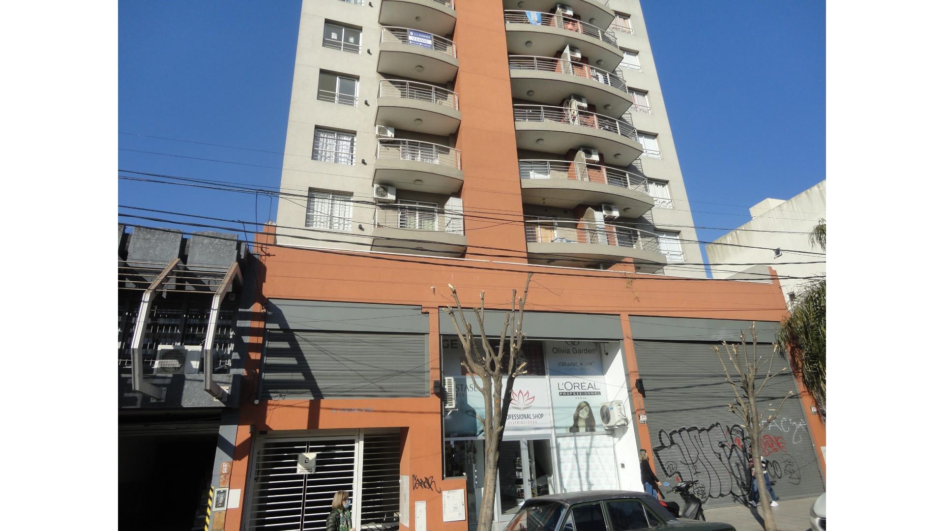 DEPARTAMENTO  DE 2 AMBIENTES AL FRENTE CON BALCON