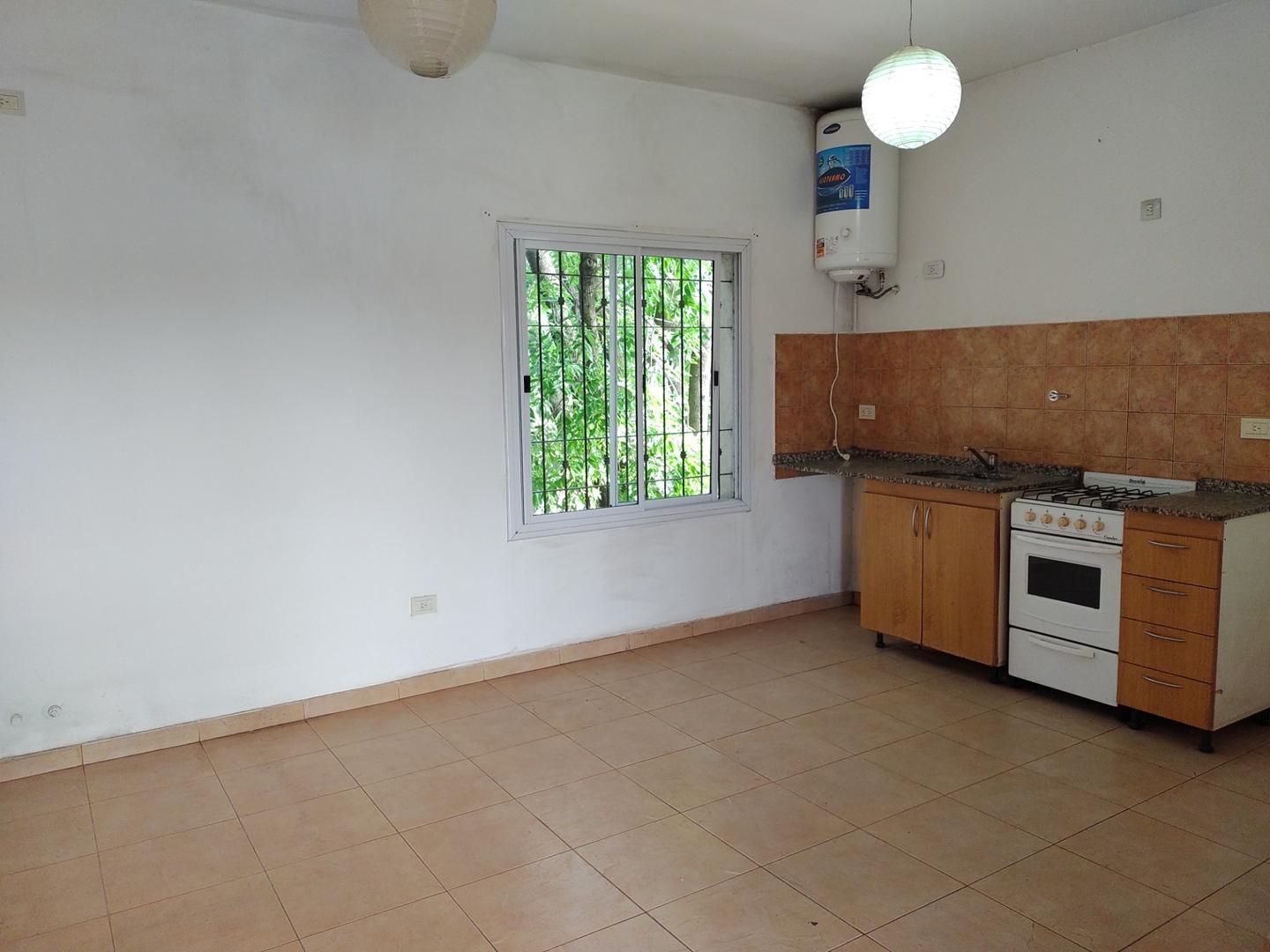 DEPARTAMENTO 2 AMBIENTES CON ENTRADA DE VEHICULO