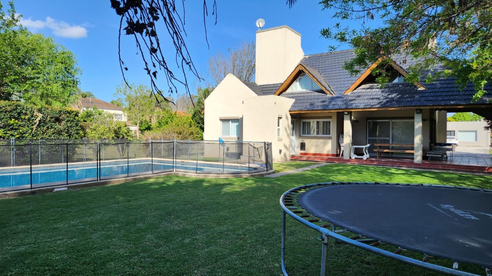 Casa en Venta con 6 cocheras