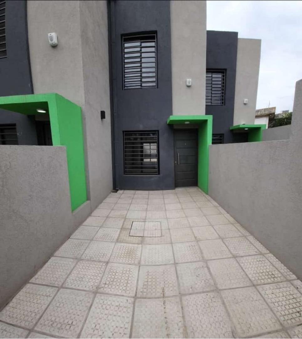 EXCELENTE DUPLEX DE 3 AMBIENTES CON COCHERA A ESTRENAR