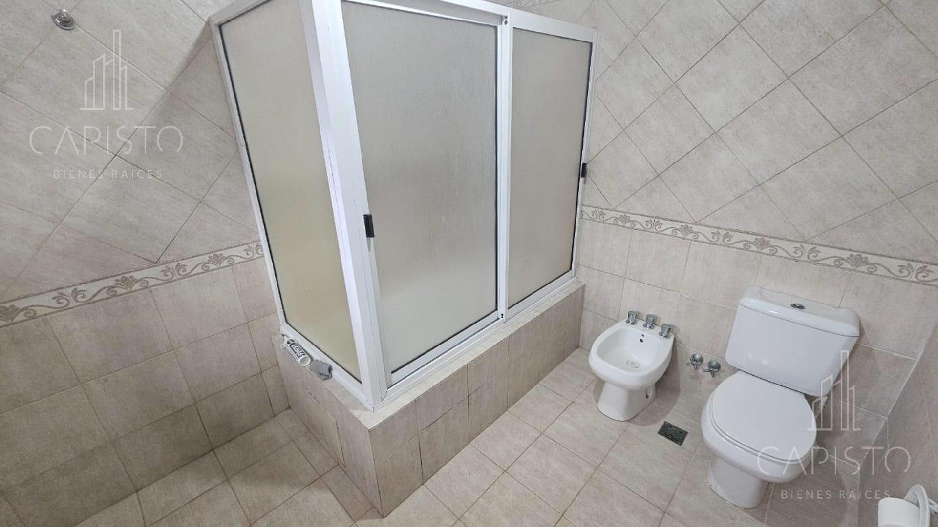 Depto Tipo Casa en Alquiler con 1 cocheras