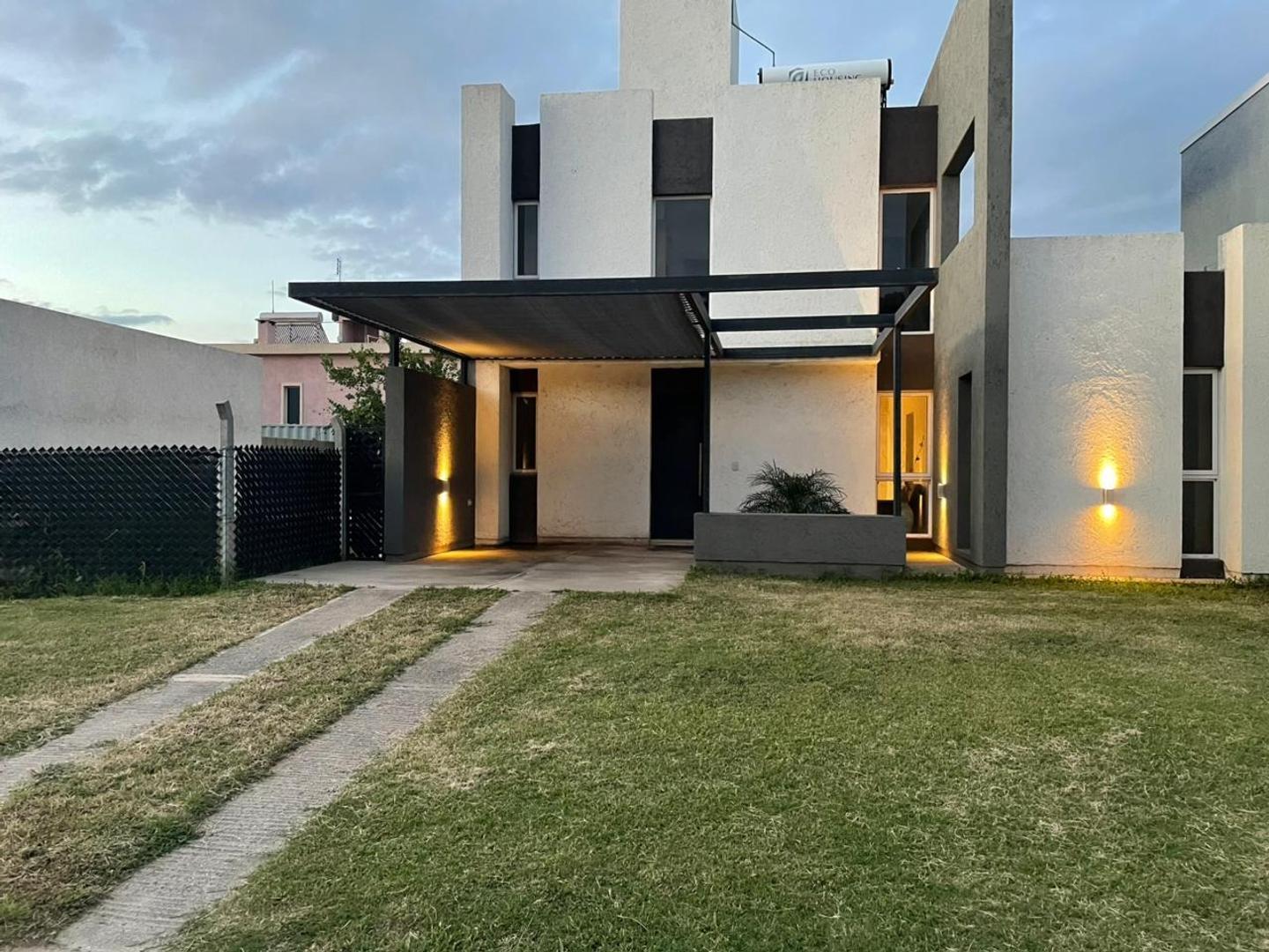 CASA 3 DORMITORIOS Barrio Privado Las Toscas – Villa Esquiú