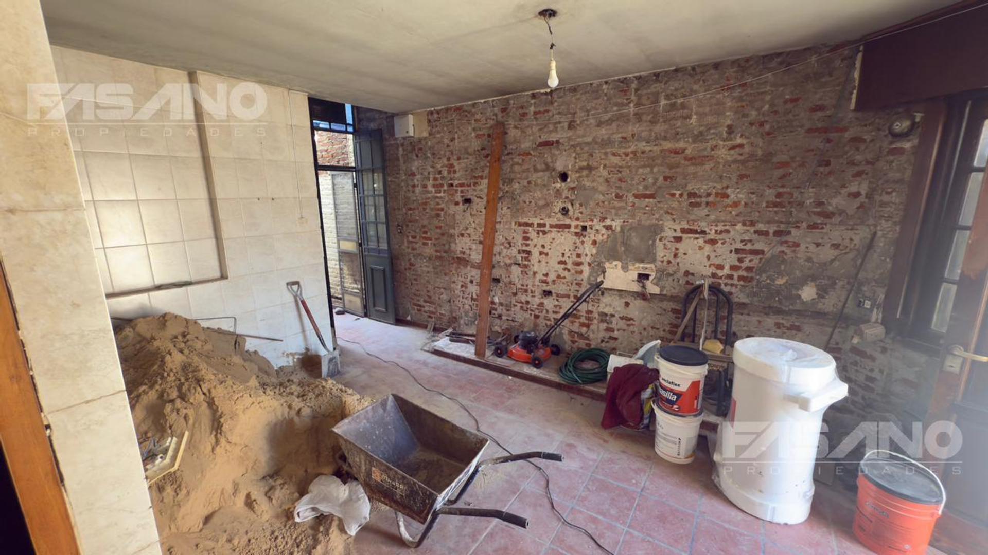 Casa en Alquiler con 4 cocheras