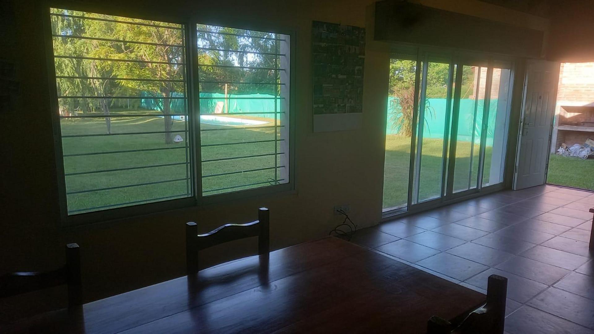 Casa en Alquiler con 1 cochera