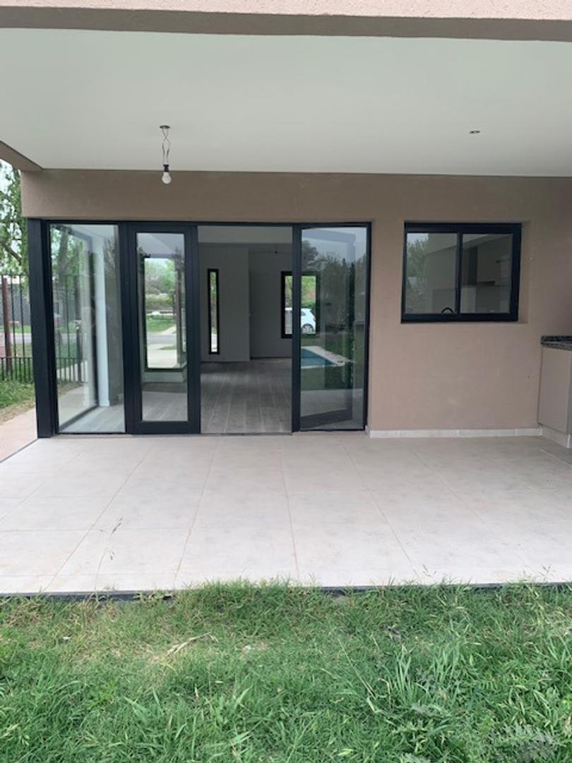 Casa 3 ambientes con 3 baños