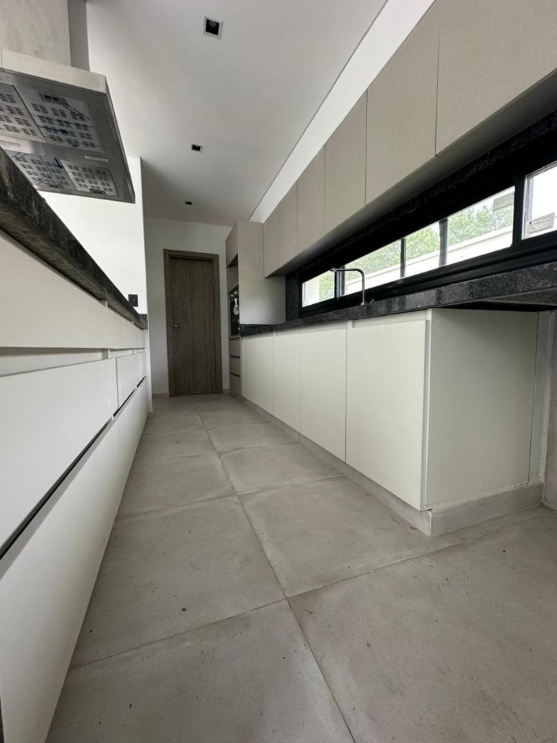 CASA EN HARAS DEL SUR III, 4 AMBIENTES CON PISCINA