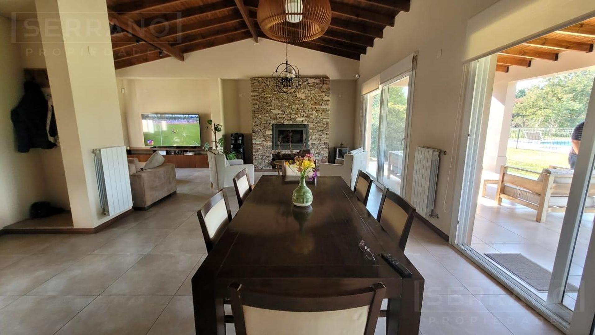Casa en Venta con 2 cocheras