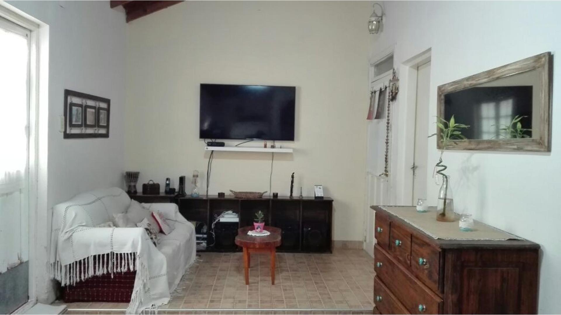 CASA DE 3 AMBIENTES CON QUINCHO Y TERRAZA EN 2 DO PISO