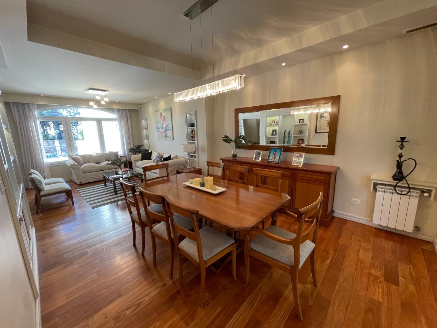 Casa en Venta con 5 cocheras