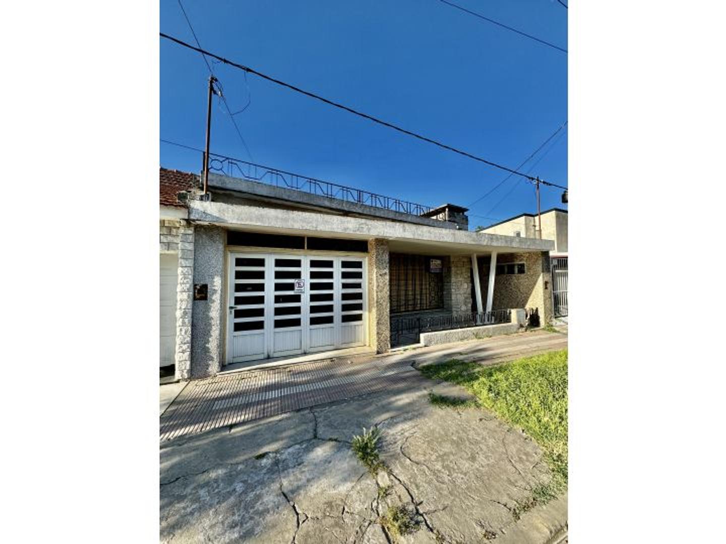 Casa dos dormitorios en venta Luis Borghi 534, San Lorenzo