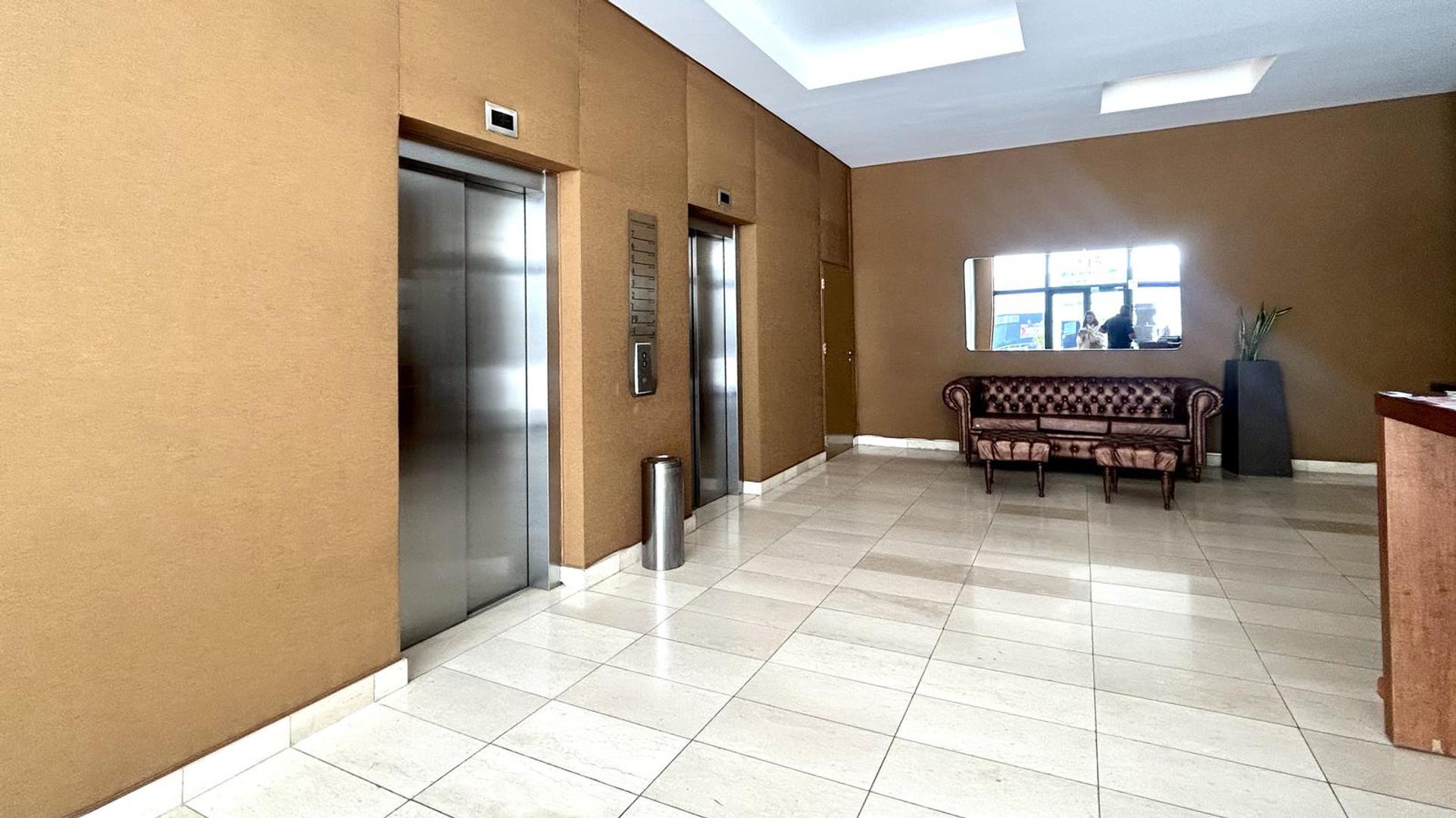 Oficina en Venta con 2 cocheras