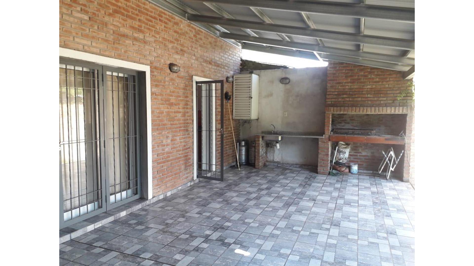 Casa a la venta en Ibarlucea Acepta Permuta APTA CREDITO!