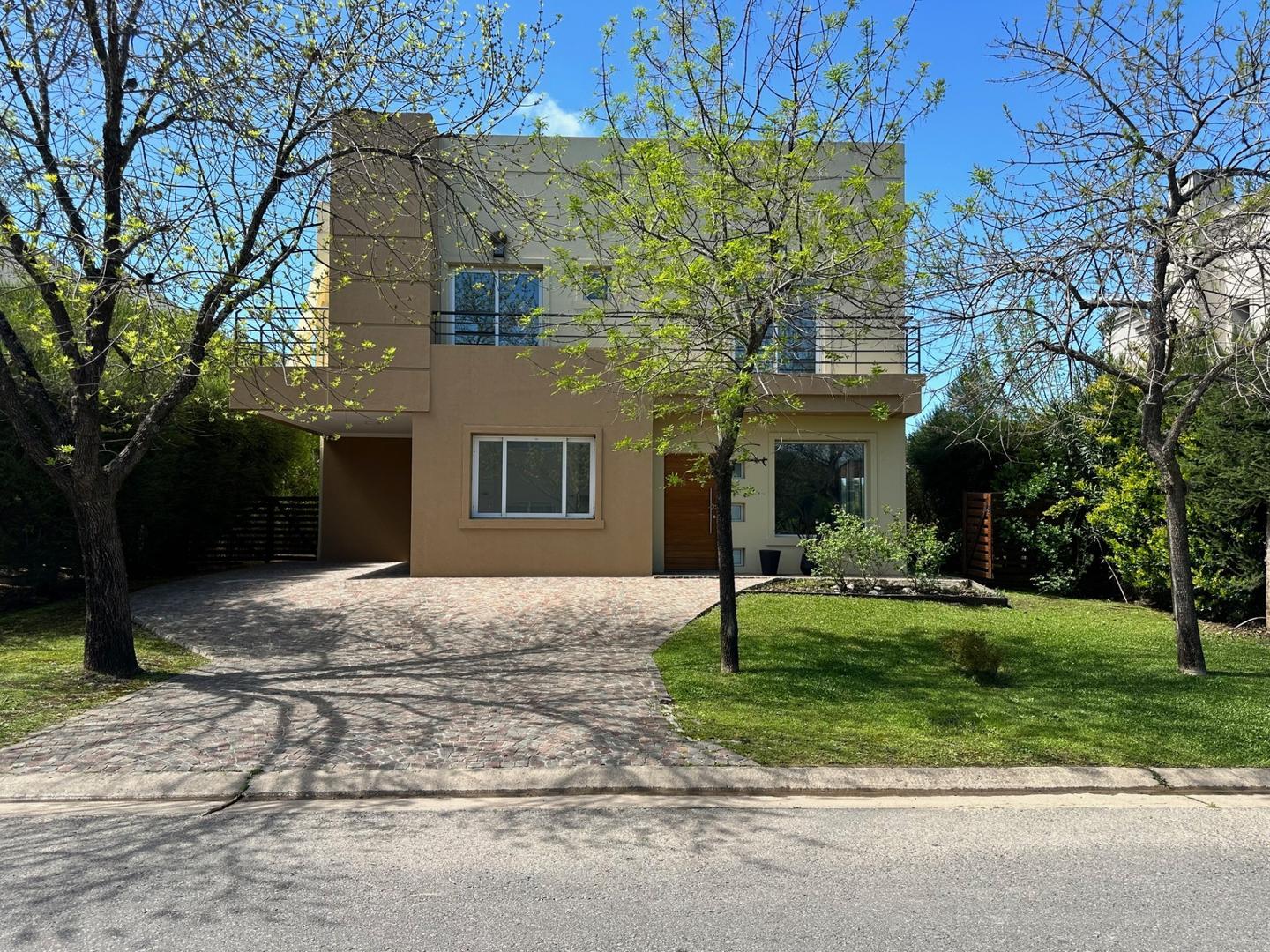 Casa en Alquiler de 5 dormitorios