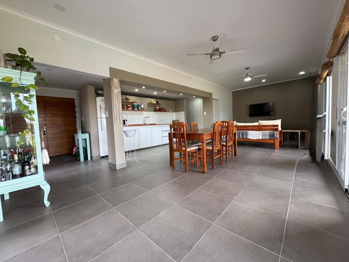 Casa 3 ambientes con 2 baños