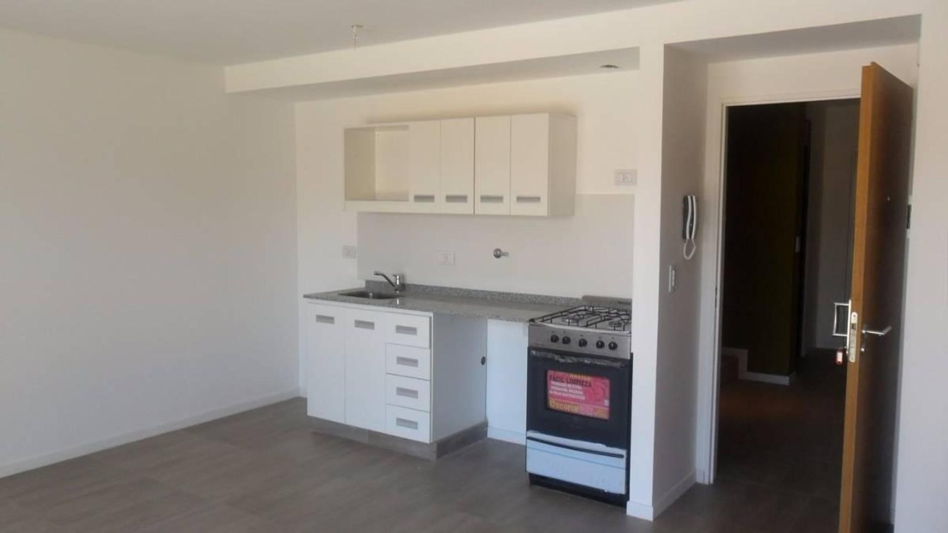 Departamento en Alquiler en Castelar Sur, $ 420.000