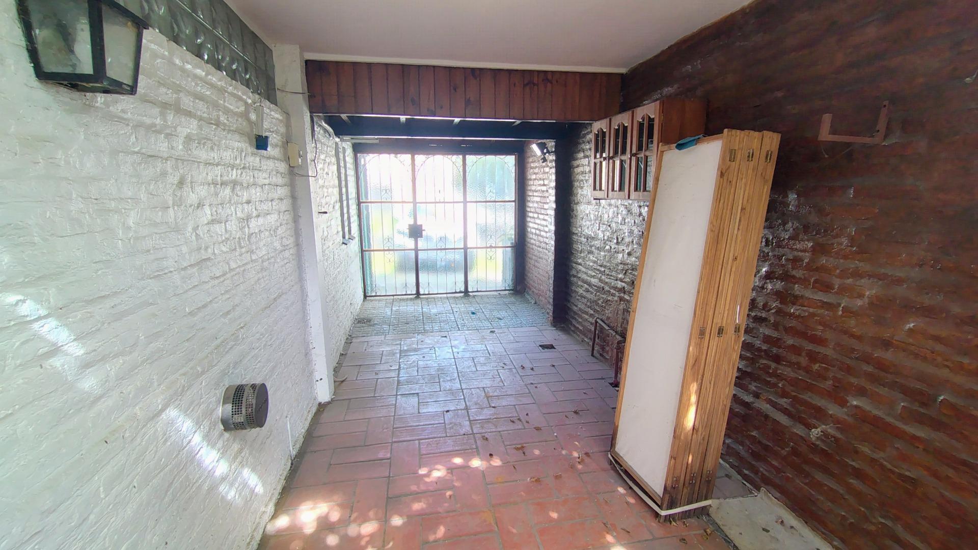 Depto Tipo Casa 3 ambientes con 2 baños