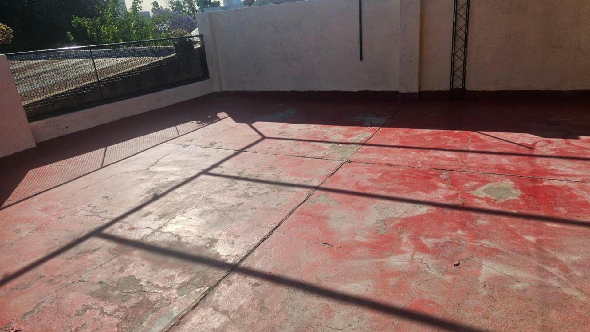 depto 4 amb c/amplio patio c/parrilla