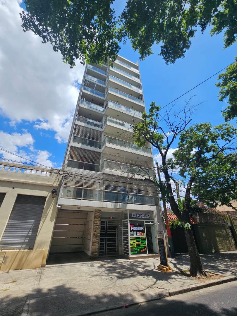 LUMINOSO MONOAMBIENTE CON BALCÓN