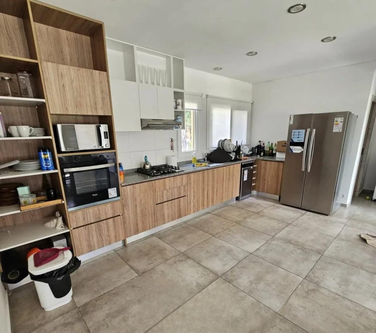 Casa 4 ambientes con 3 baños