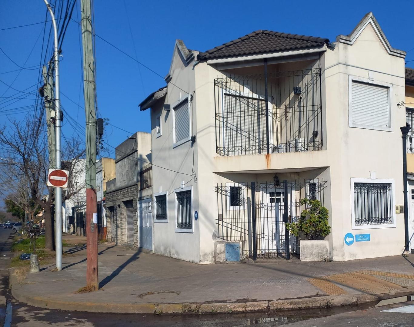 DUPLEX 3 AMB. CON PATIO Y COCHERA! OPORTUNIDAD 
