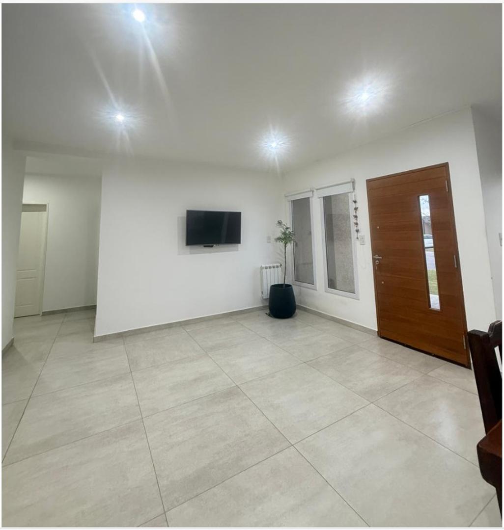 Casa 4 ambientes con 3 baños