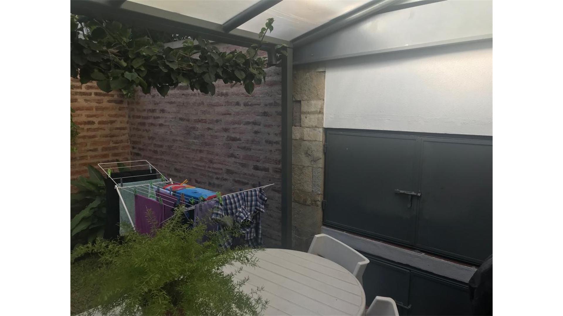 EXCELENTE DUPLEX 1 DORMITORIO CON PATIO